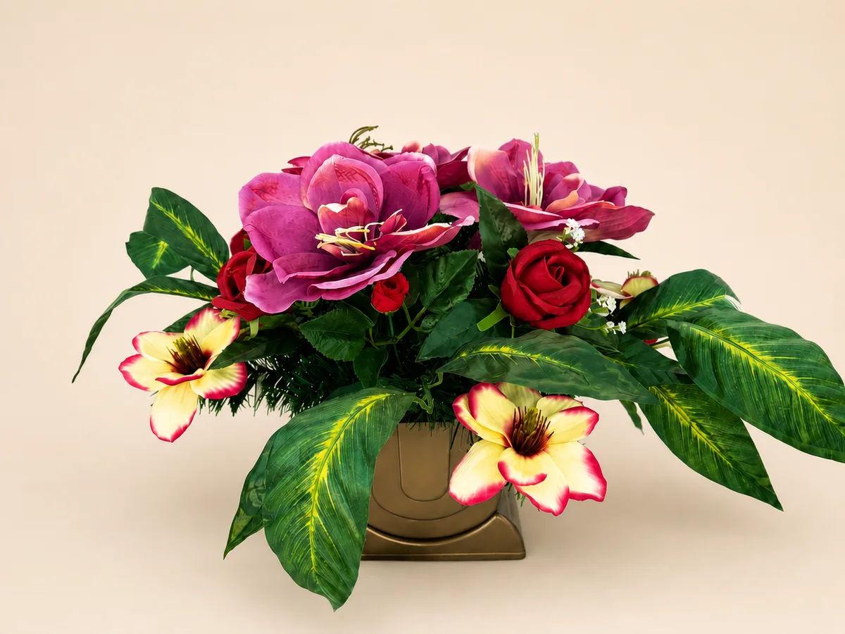 Purpurowo-różowa kompozycja kwiatowa z magnoliami
